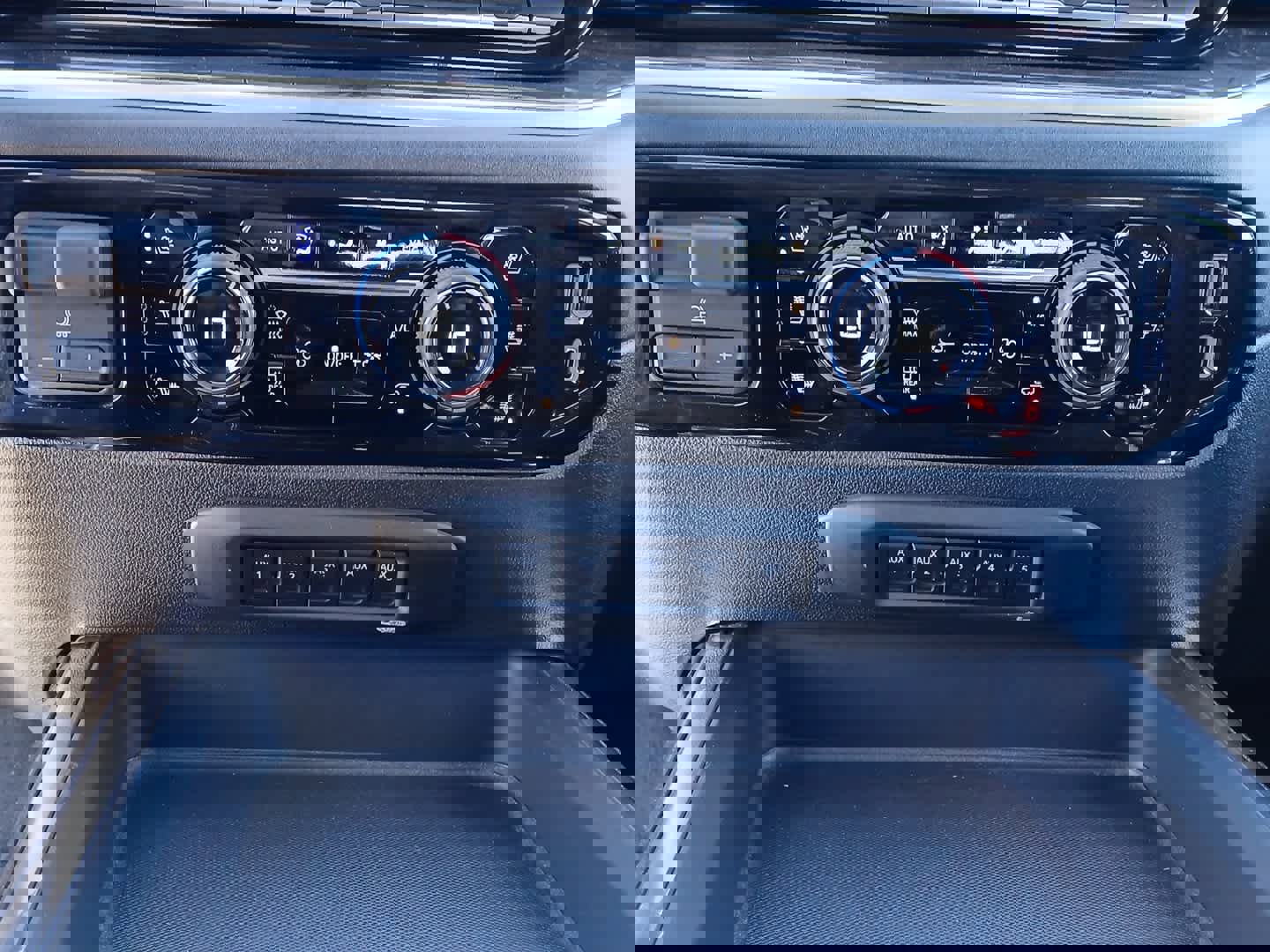 Used 2025 Chevrolet Silverado 3500 LTZ w/ LTZ Plus Package image 32