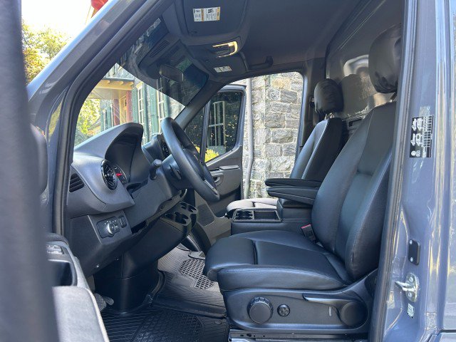 Used 2023 Mercedes-Benz Sprinter 3500 image 31