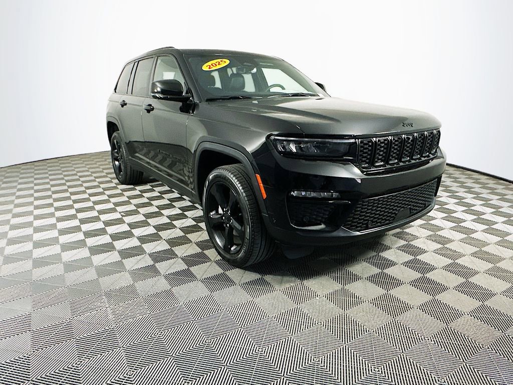 Certified 2025 Jeep Grand Cherokee Limited w/ Luxury Tech Group II image 2