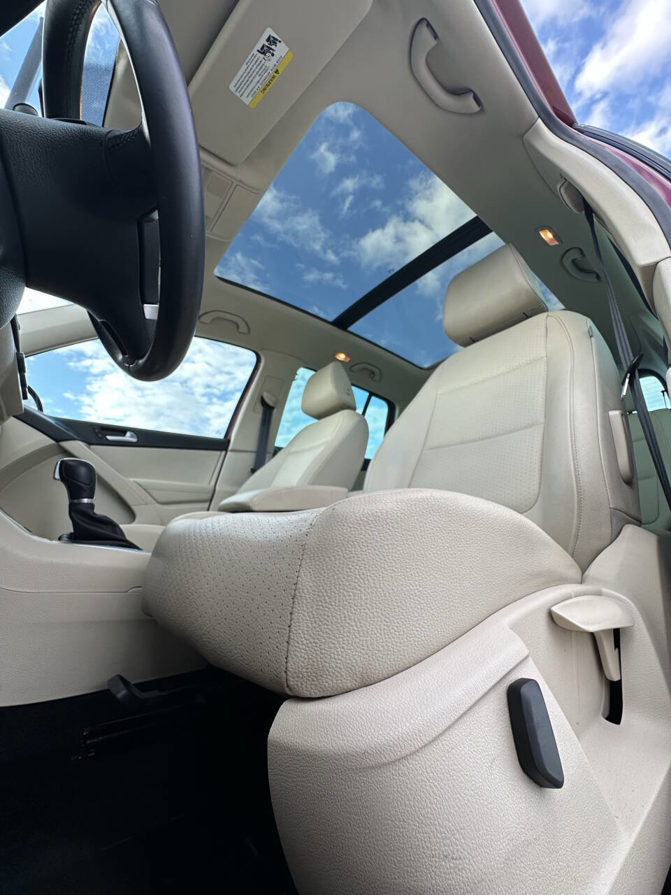 Used 2012 Volkswagen Tiguan SE image 13