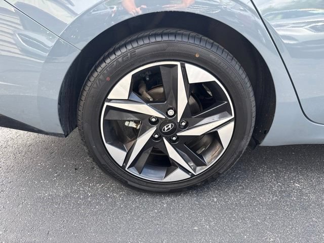 Used 2023 Hyundai Elantra Limited FWD image 17
