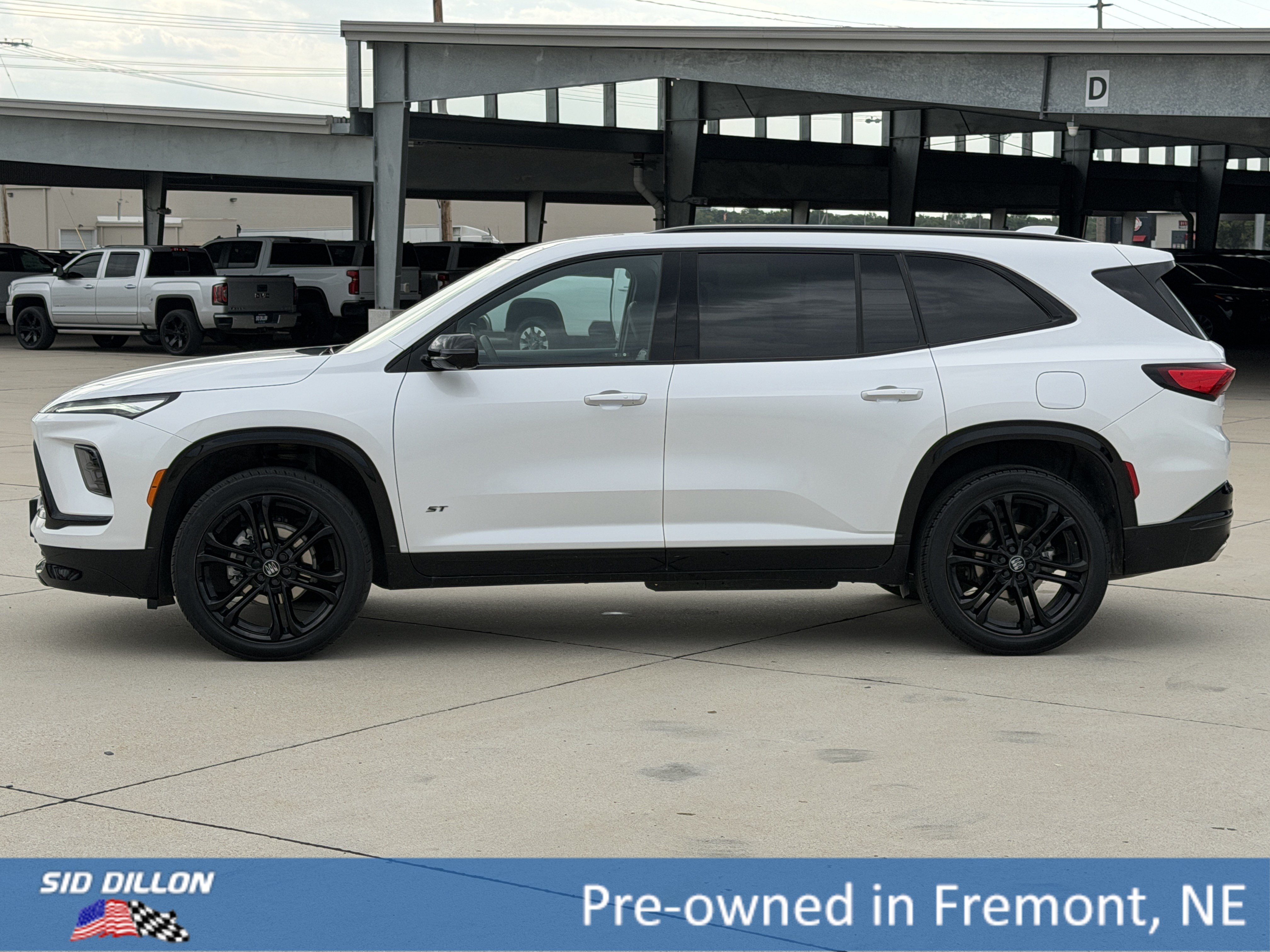 Used 2025 Buick Enclave Sport Touring w/ Power Package AWD/4WD image 9