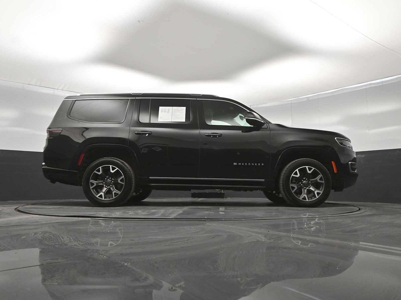 Used 2024 Jeep Wagoneer Series III AWD/4WD image 39