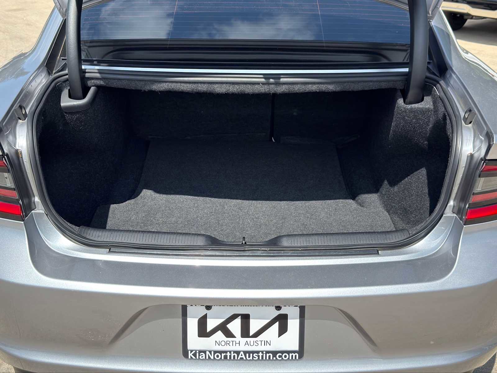 Used 2016 Dodge Charger SXT w/ Navigation & Travel Group RWD image 10