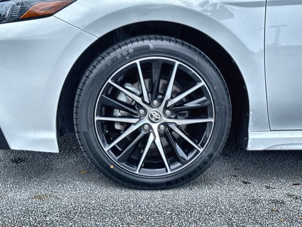 Used 2024 Toyota Camry SE w/ Convenience Package FWD image 11
