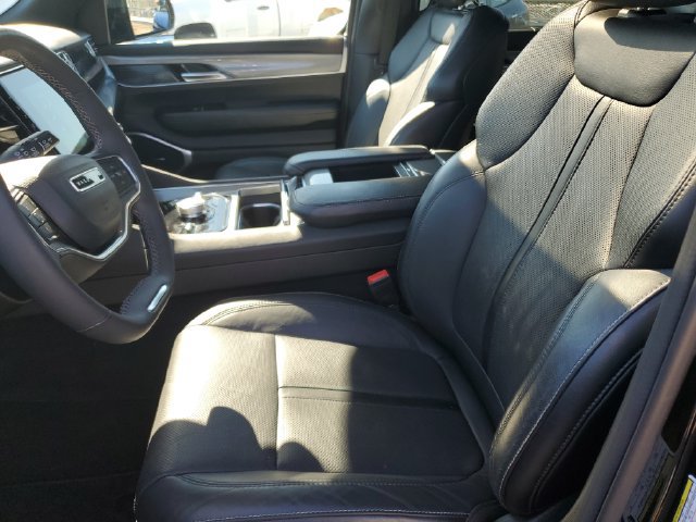 Used 2022 Jeep Wagoneer Series III AWD/4WD image 16