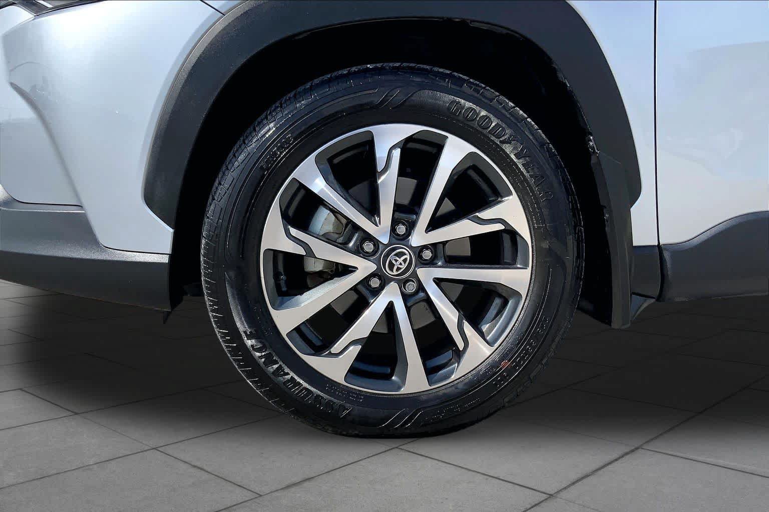 Certified 2023 Toyota Corolla Cross XLE w/ Convenience Package FWD image 11