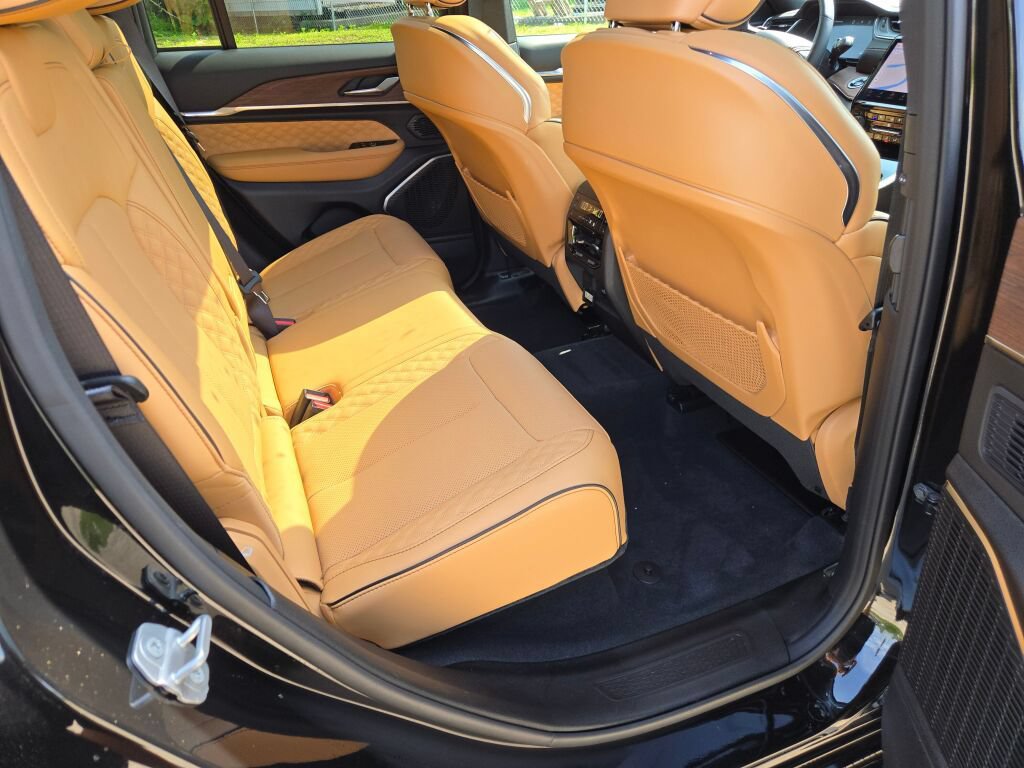 Certified 2025 Jeep Grand Cherokee Summit w/ Adv Protech Group IV AWD/4WD image 13