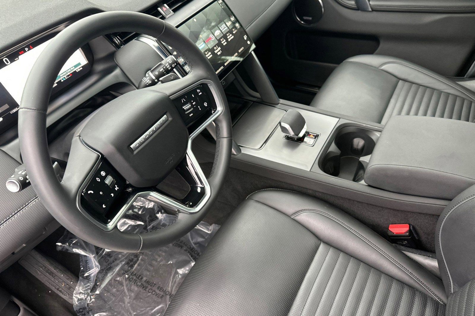 Certified 2025 Land Rover Discovery Sport Dynamic SE AWD/4WD image 4