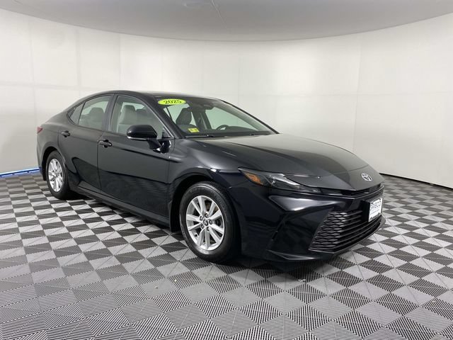 Used 2025 Toyota Camry LE FWD image 1