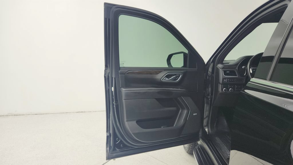 Used 2021 Chevrolet Tahoe LT w/ LT Signature Package RWD image 15