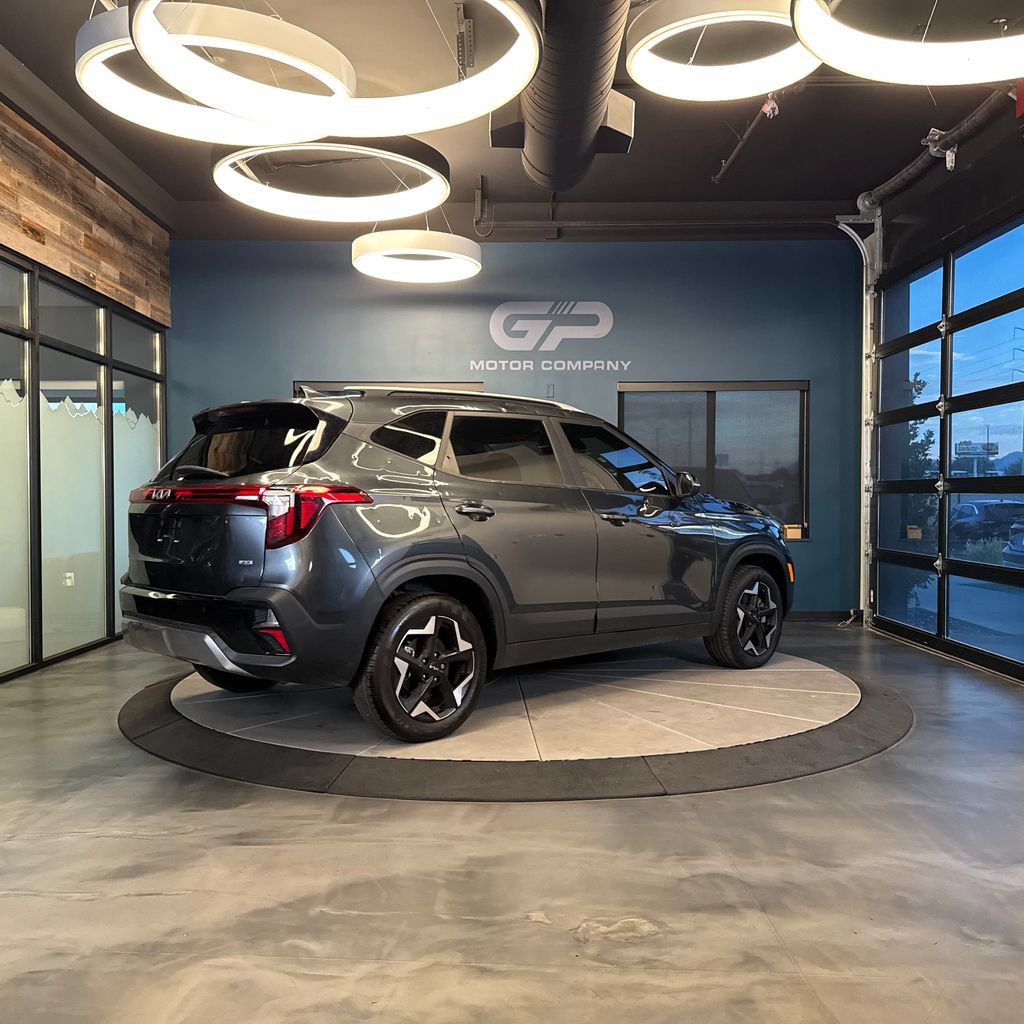 Used 2025 Kia Seltos S AWD/4WD image 3
