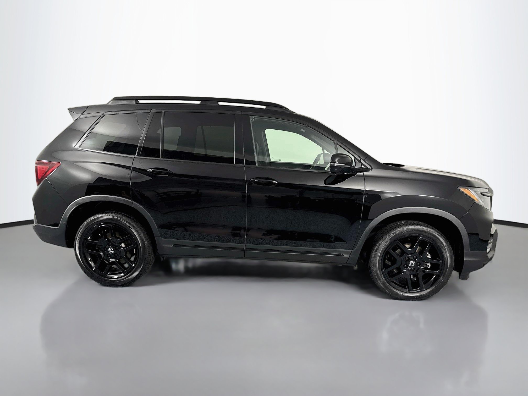 Certified 2025 Honda Passport Black Edition image 4