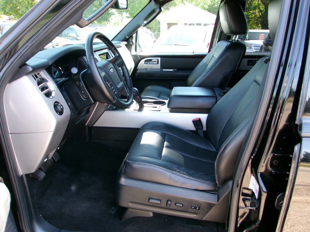 Used 2017 Ford Expedition XLT w/ Equipment Group 201A image 7