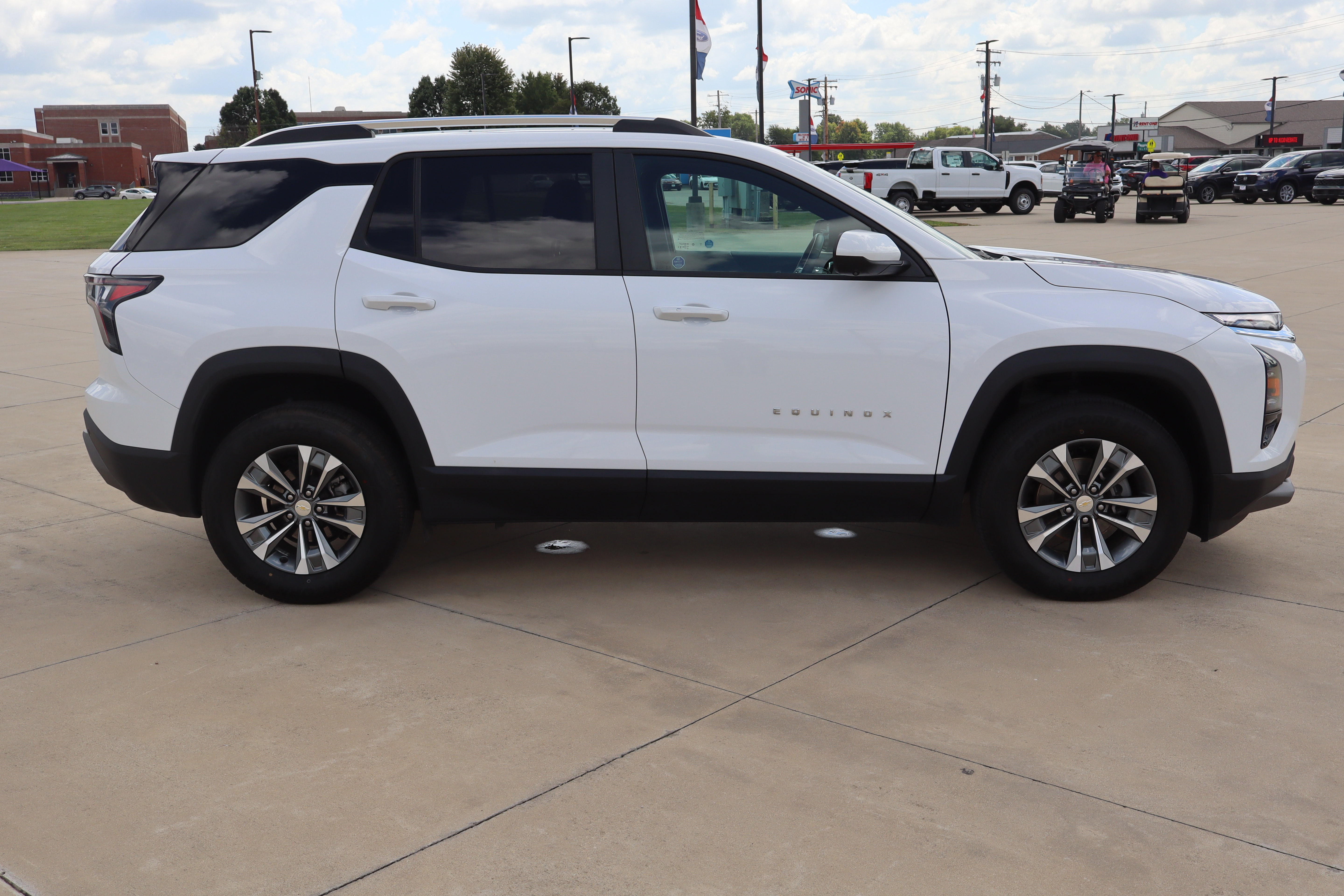 Used 2025 Chevrolet Equinox LT w/ Convenience Package II AWD/4WD image 4