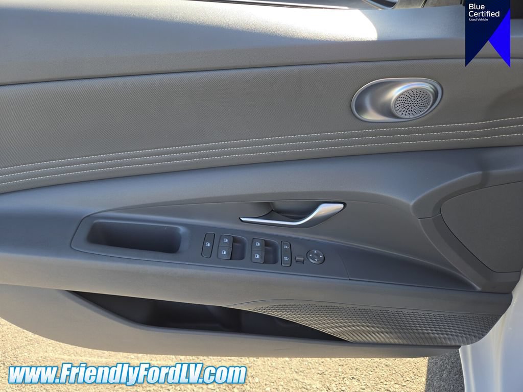 Used 2025 Hyundai Elantra SEL FWD image 21