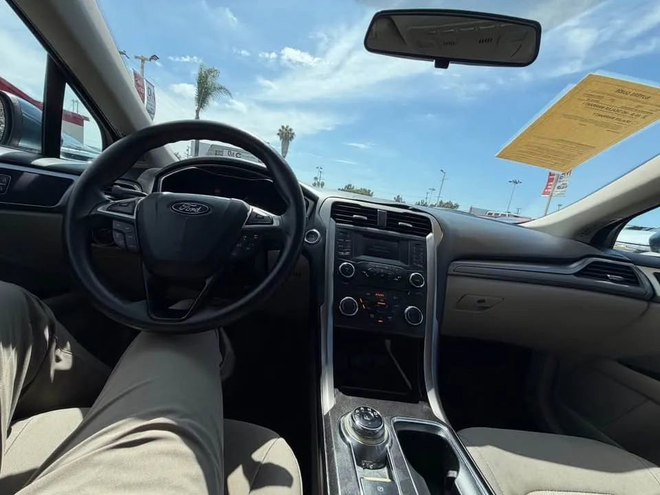 Used 2018 Ford Fusion SE FWD image 8