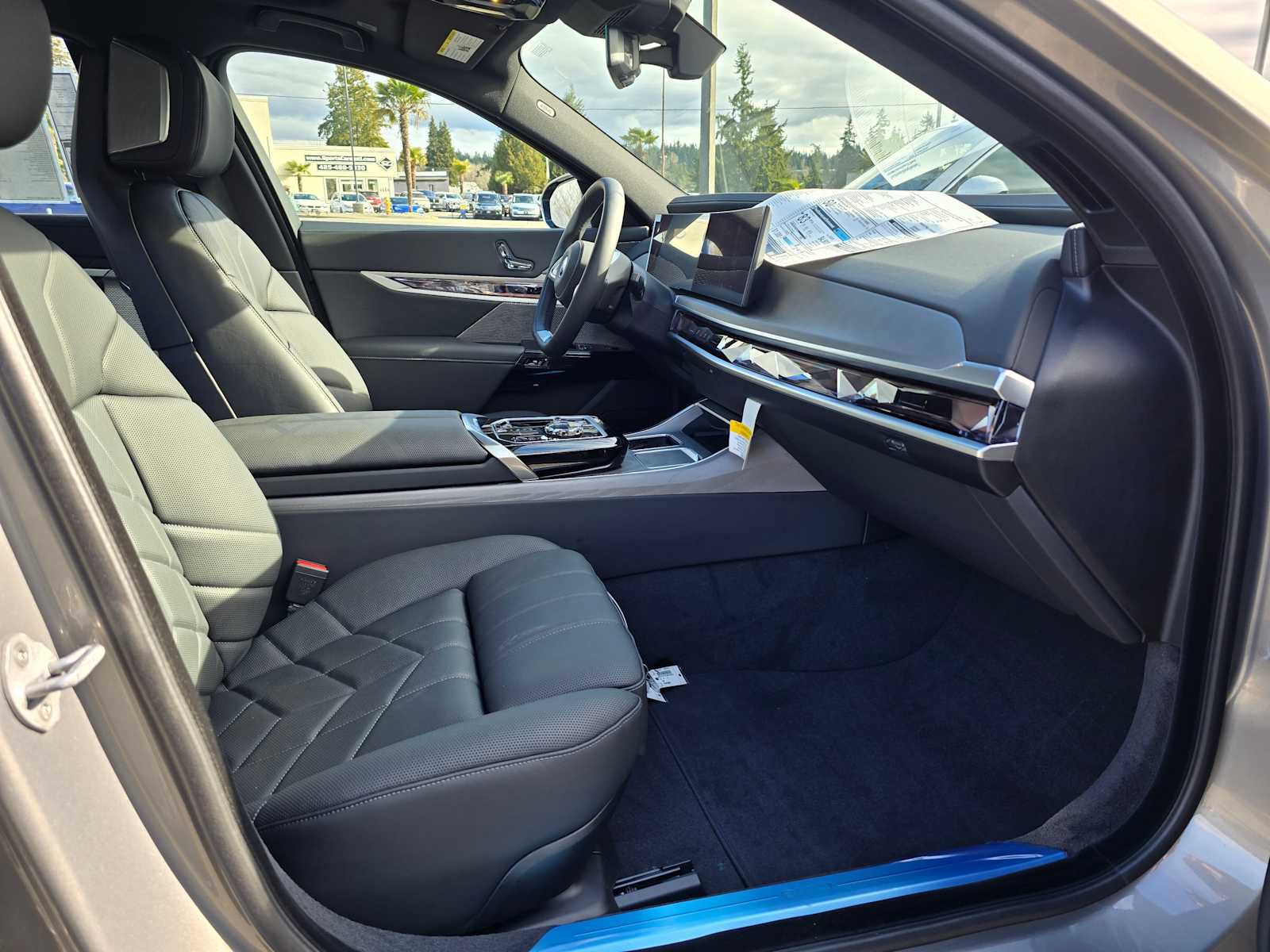 New 2025 BMW i7 xDrive60 image 10