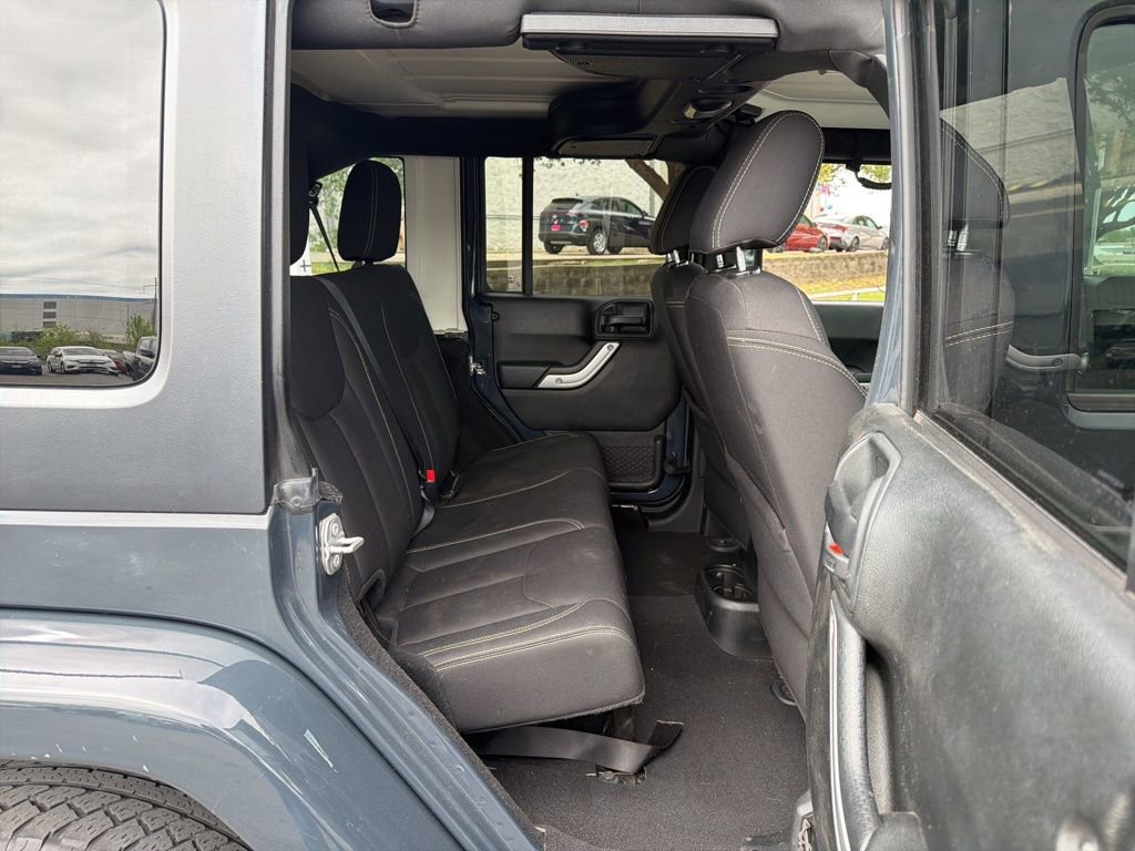 Used 2018 Jeep Wrangler Unlimited Sahara w/ Max Tow Package image 20