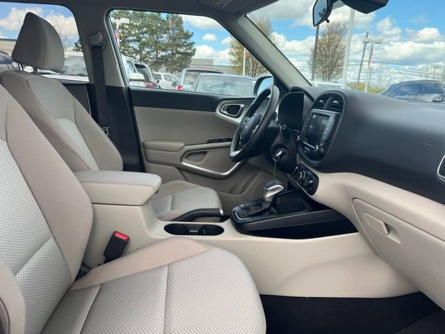 Used 2023 Kia Soul LX w/ Option Group 015 FWD image 11