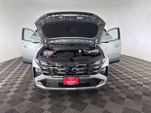 Used 2025 Hyundai Tucson Limited FWD image 11