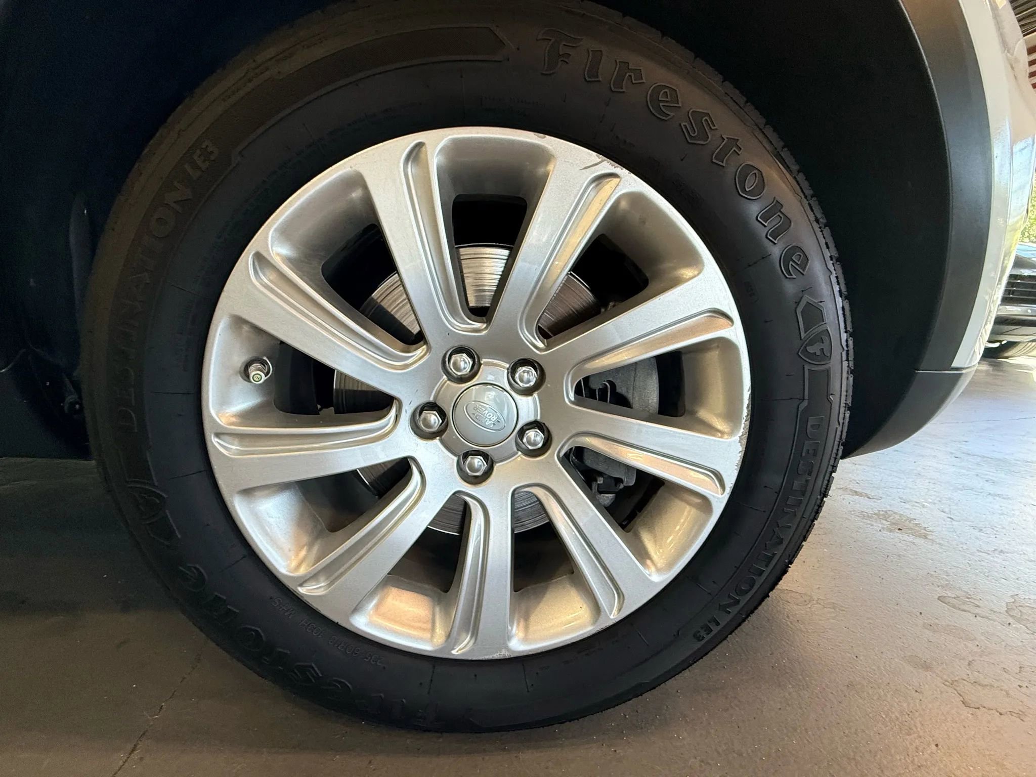 Used 2017 Land Rover Discovery Sport SE image 35