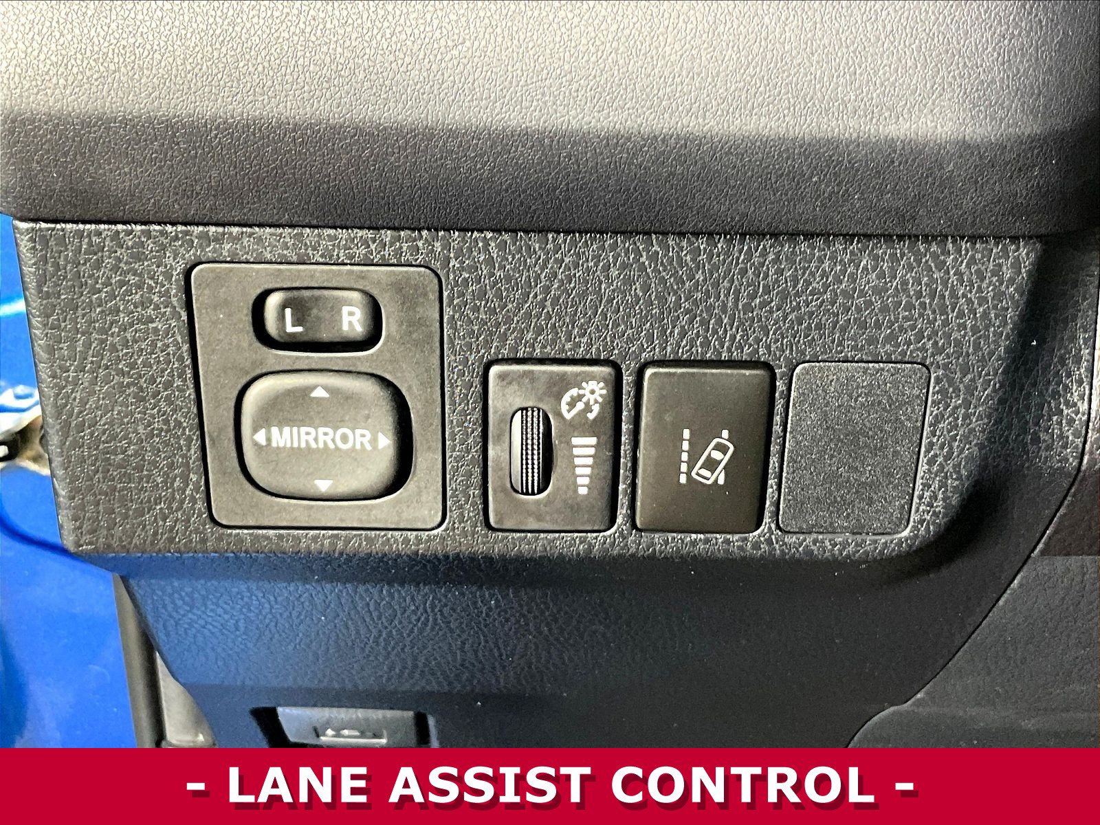 Used 2018 Toyota RAV4 LE w/ All Weather Liner Package FWD image 36