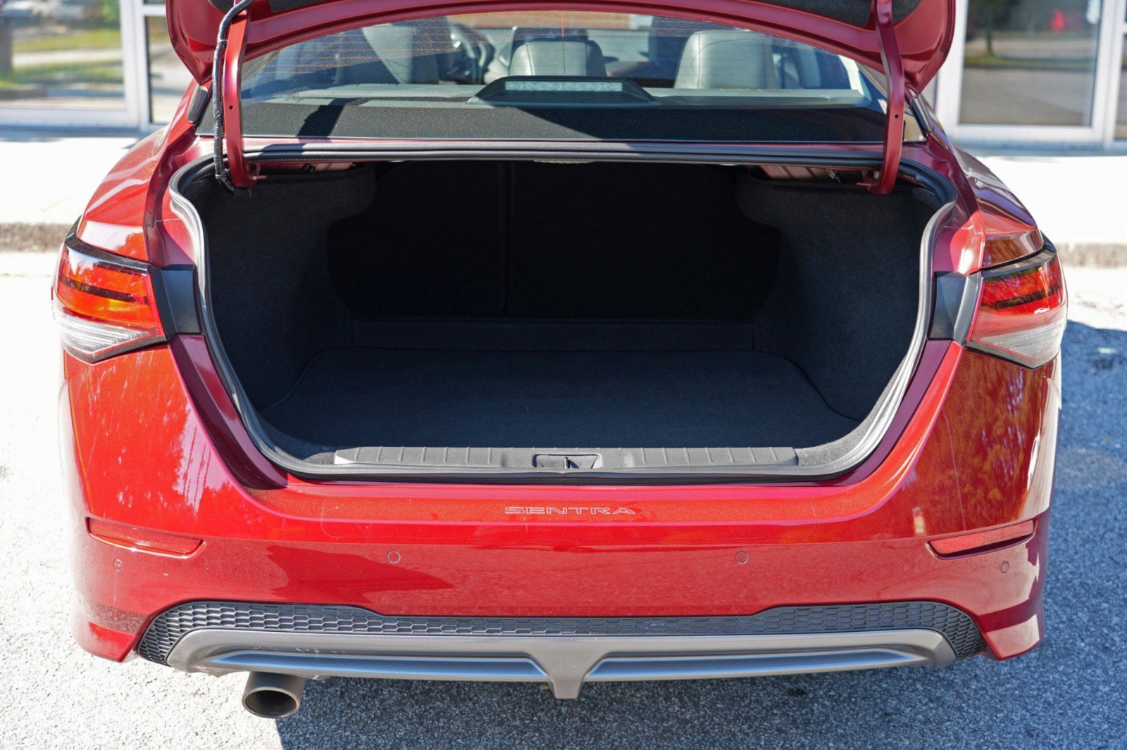 Used 2023 Nissan Sentra SR w/ SR Premium Package FWD image 9