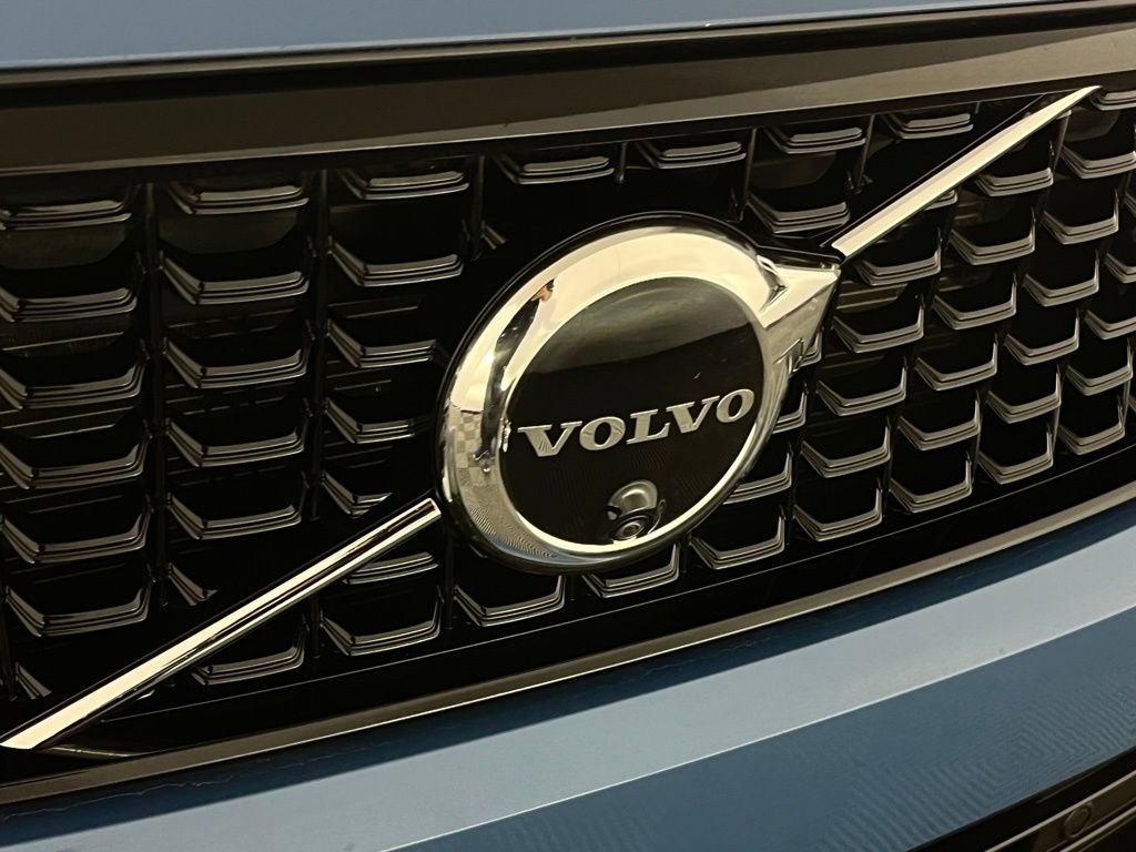 Used 2023 Volvo XC40 B5 Ultimate w/ Protection Package image 13