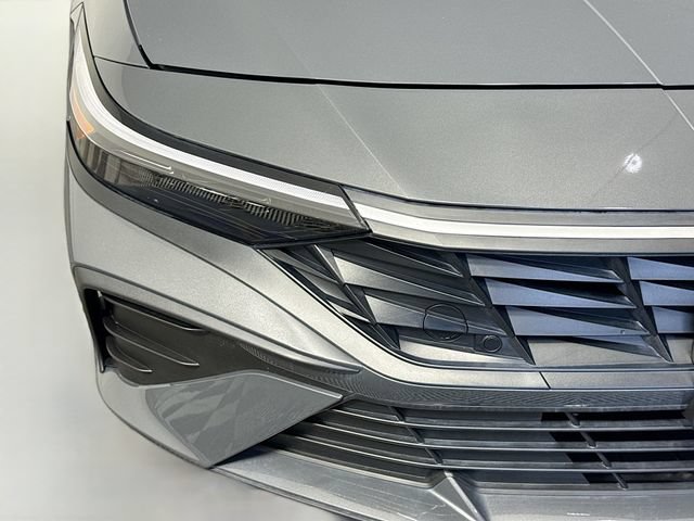 Certified 2024 Hyundai Elantra SE FWD image 3