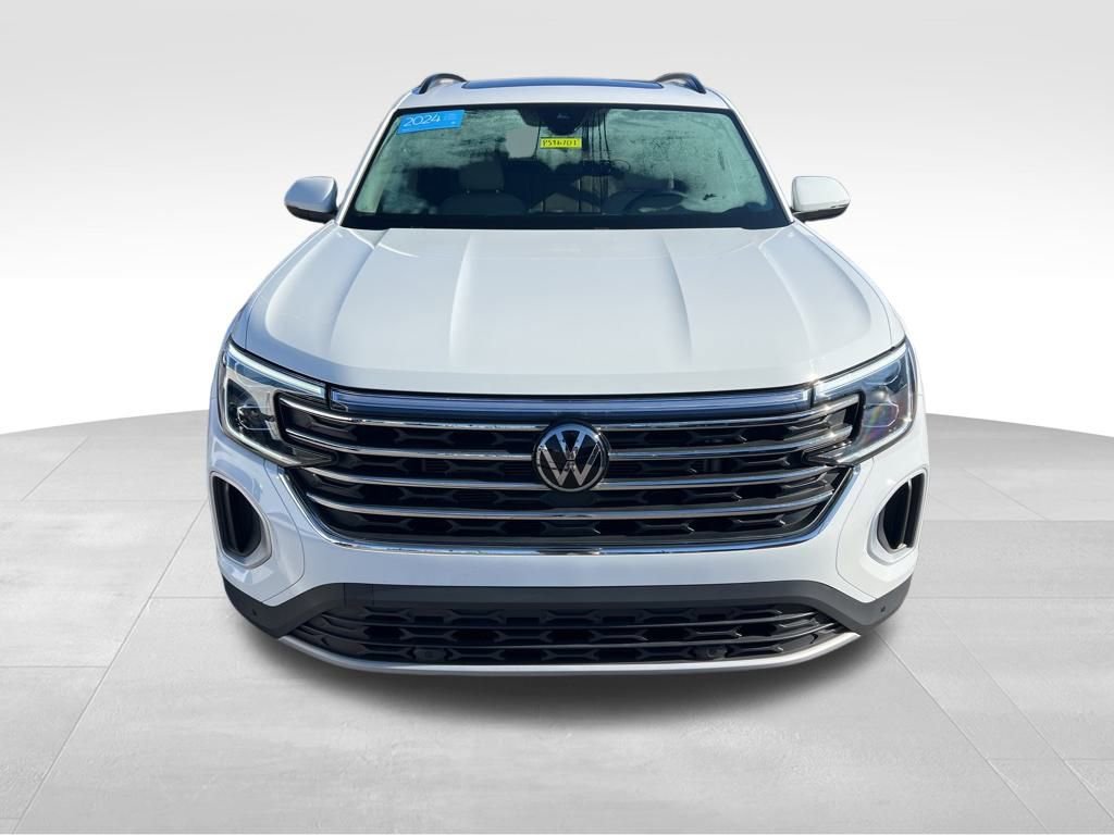 Used 2024 Volkswagen Atlas SE w/ Panoramic Sunroof Package image 3