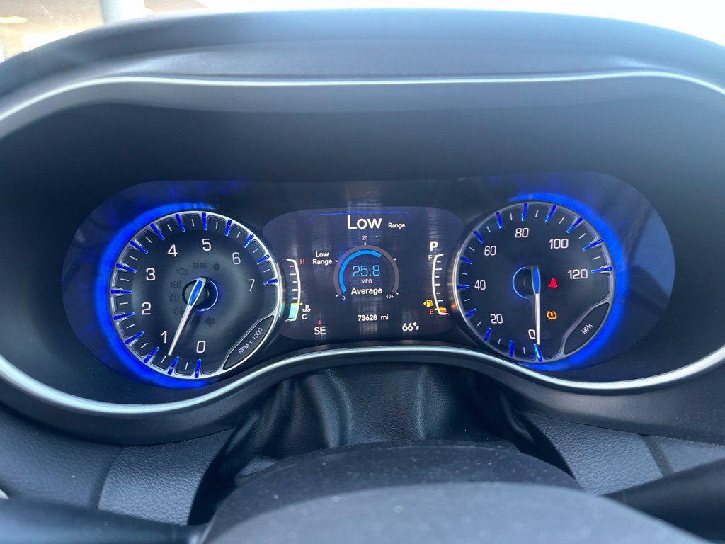Used 2024 Chrysler Pacifica Touring-L FWD image 14