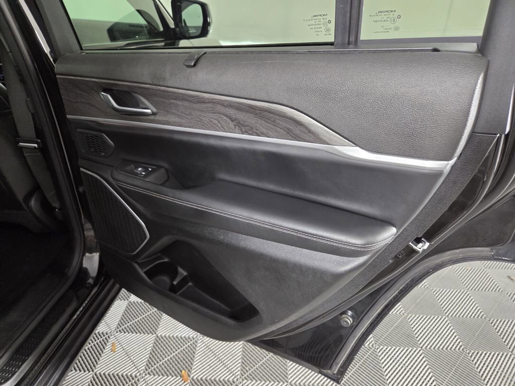 Certified 2024 Jeep Grand Cherokee L Limited w/ Luxury Tech Group II image 31