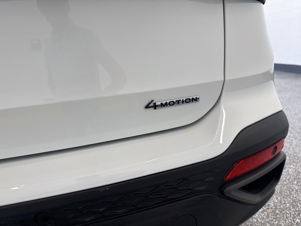 Certified 2025 Volkswagen Taos SE image 8