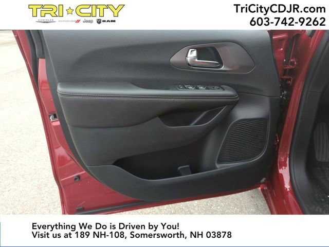 New 2026 Chrysler Voyager LX image 10