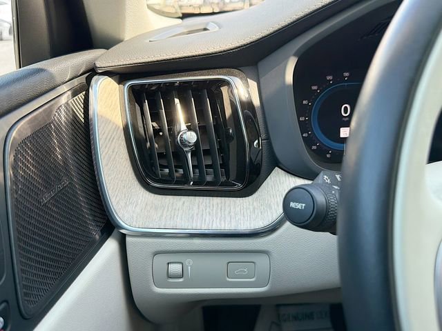 Used 2022 Volvo XC60 B6 Inscription w/ Advanced Package image 41