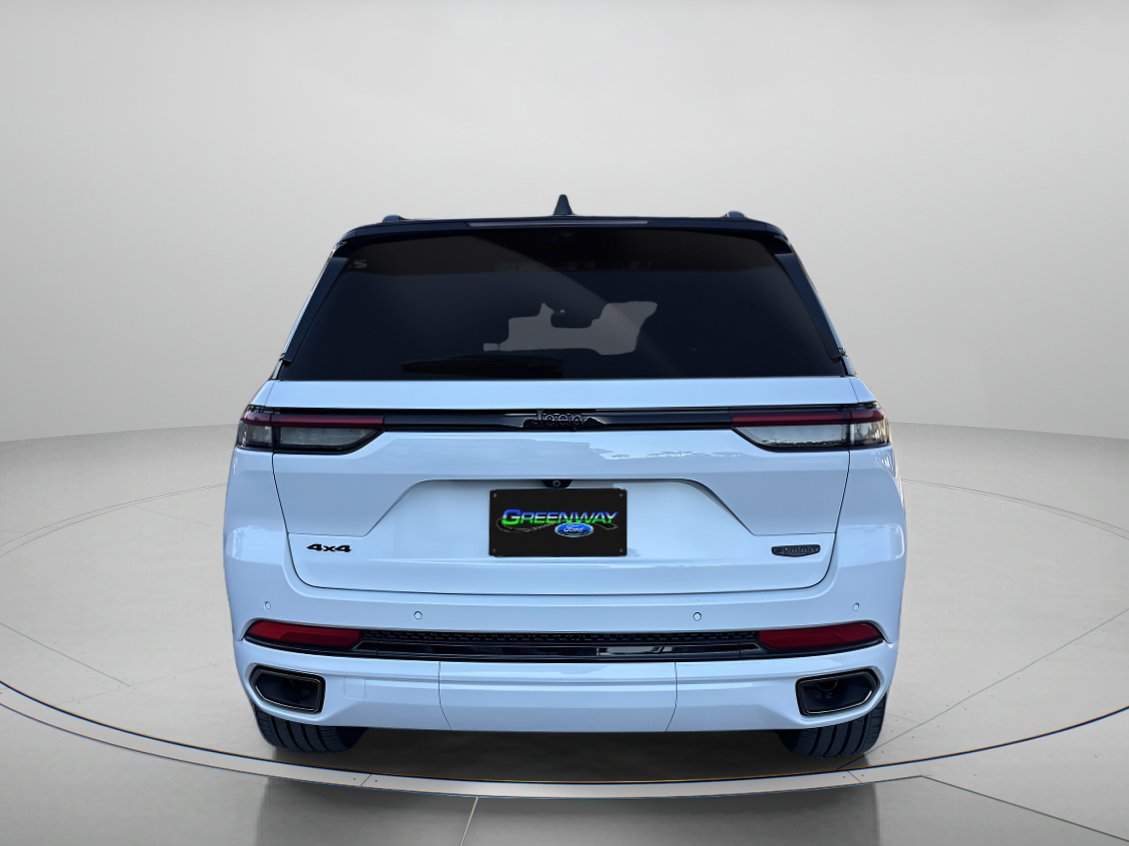 Used 2025 Jeep Grand Cherokee Summit image 4