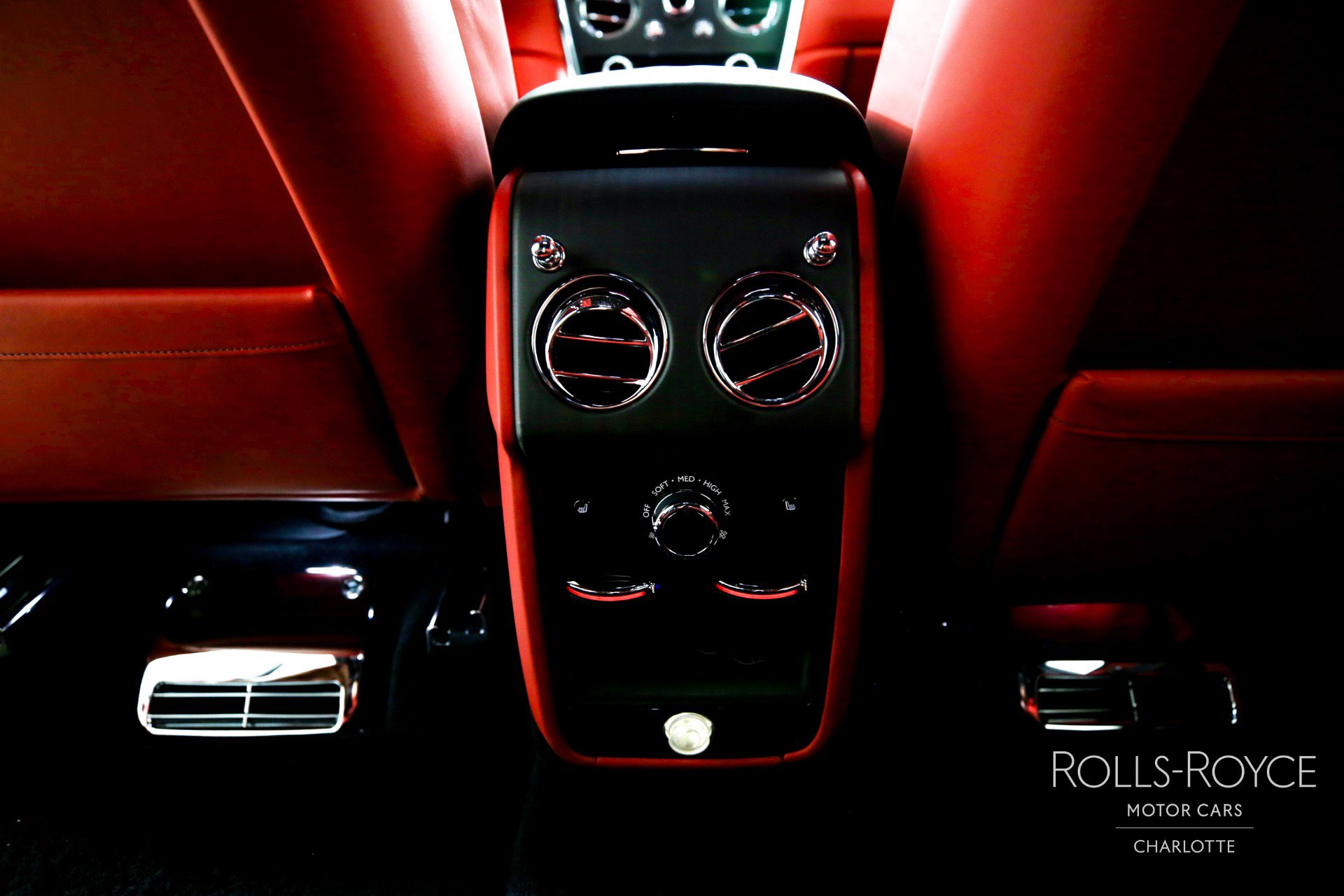 Certified 2022 Rolls-Royce Cullinan w/ Dark Exterior Package image 20