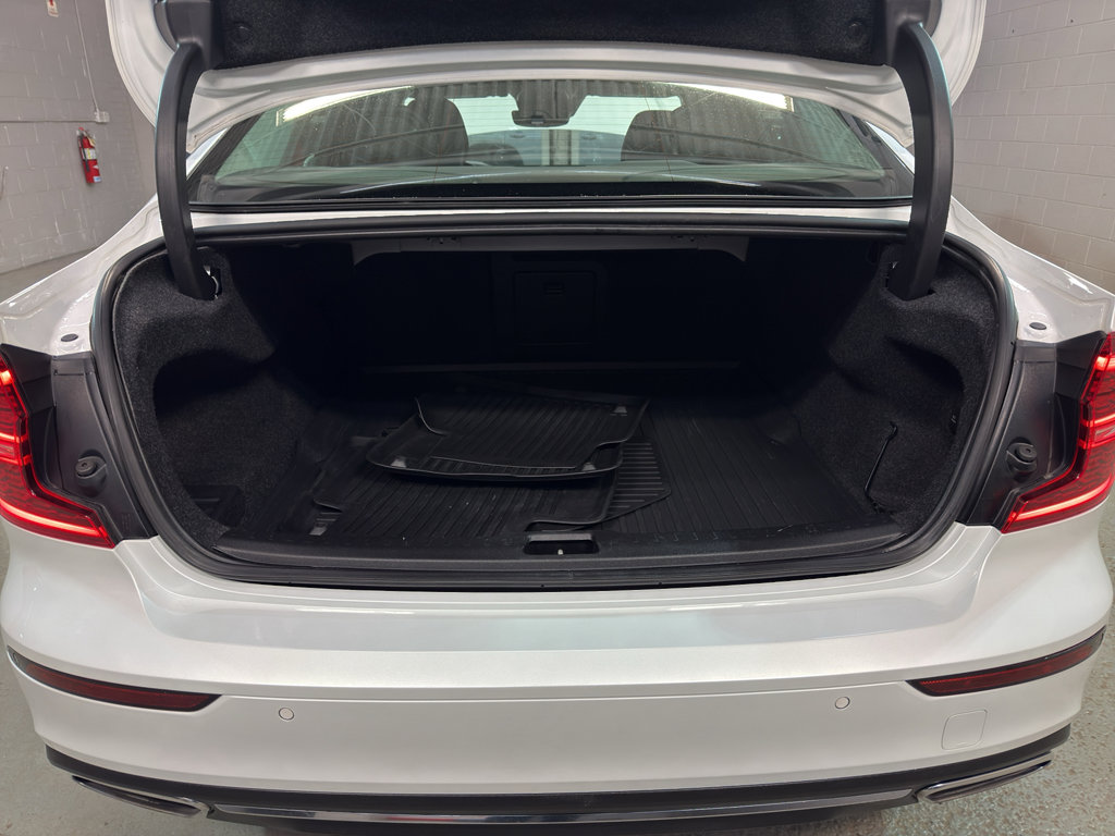 Used 2019 Volvo S60 T8 Inscription image 31