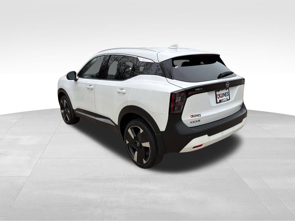 Used 2025 Nissan Kicks SR FWD image 7