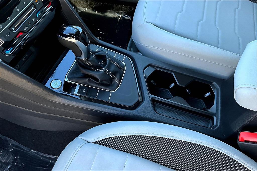 New 2026 Volkswagen Taos SE image 17