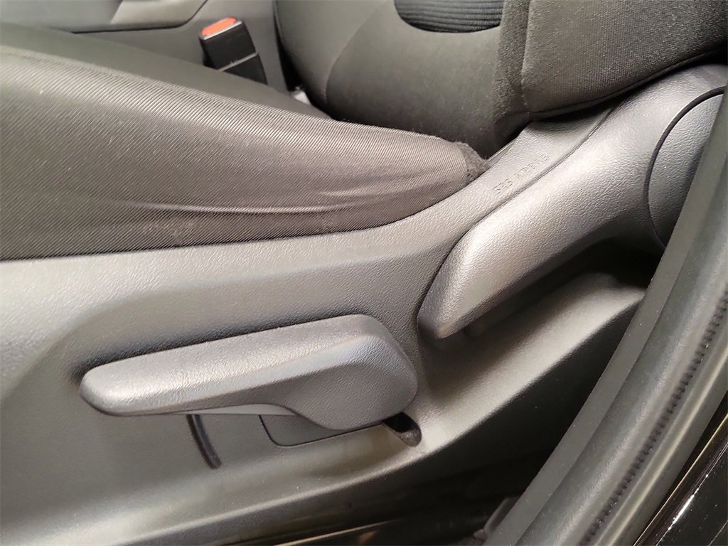 Used 2022 Toyota RAV4 LE image 15