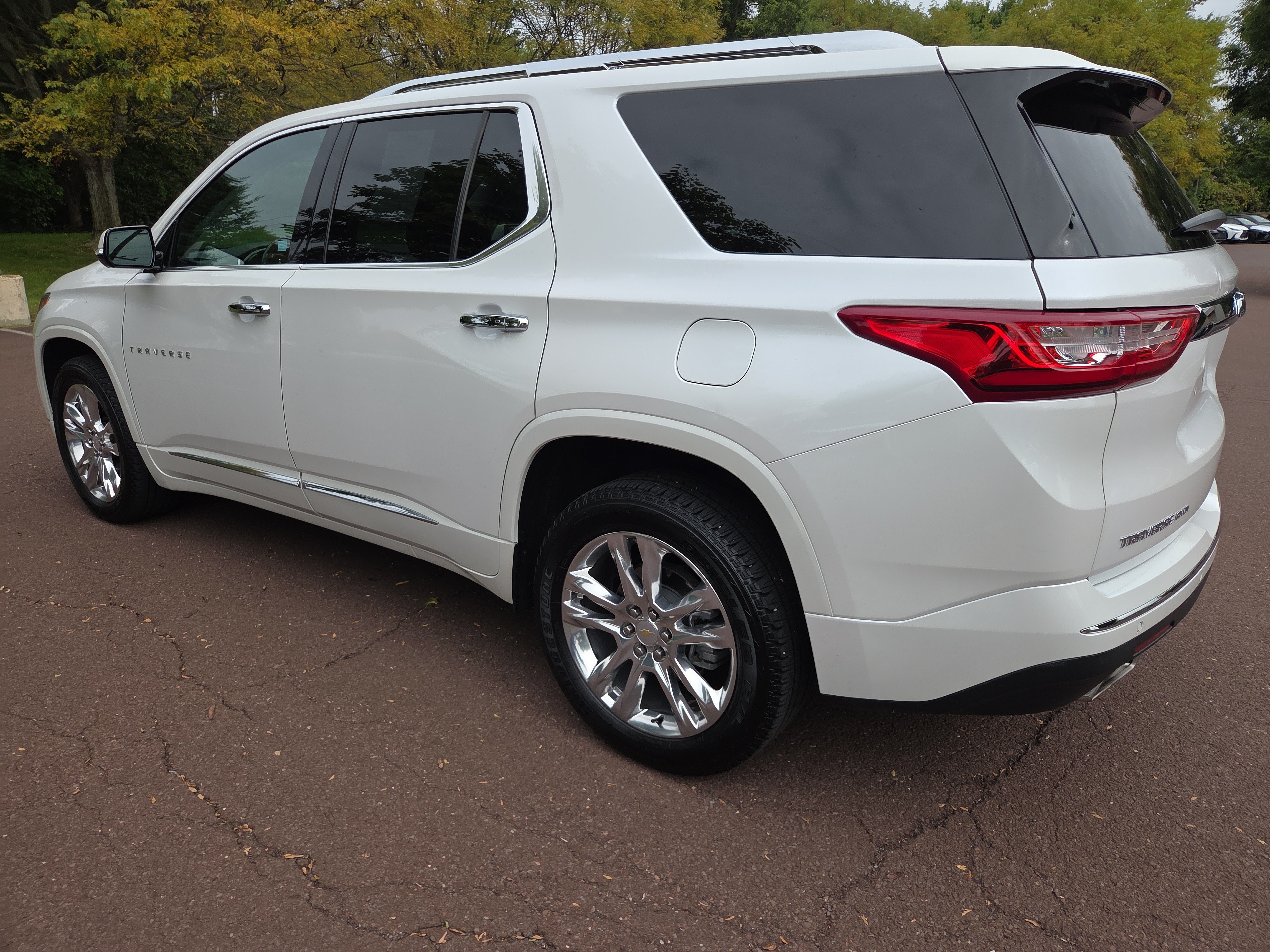 Used 2020 Chevrolet Traverse High Country w/ LPO, Floor Liner Package AWD/4WD image 4