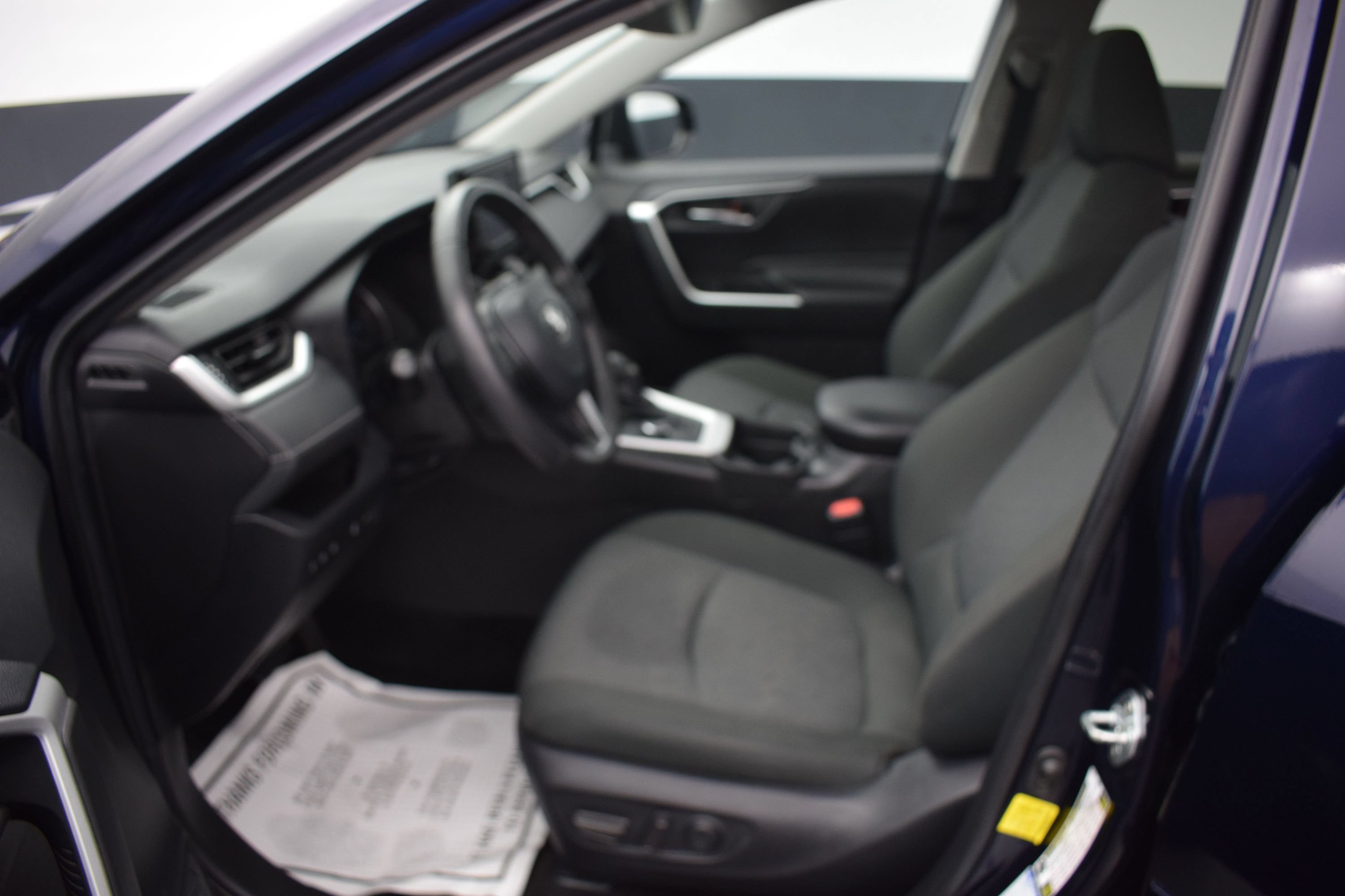 Used 2021 Toyota RAV4 XLE w/ Convenience Package AWD/4WD image 14