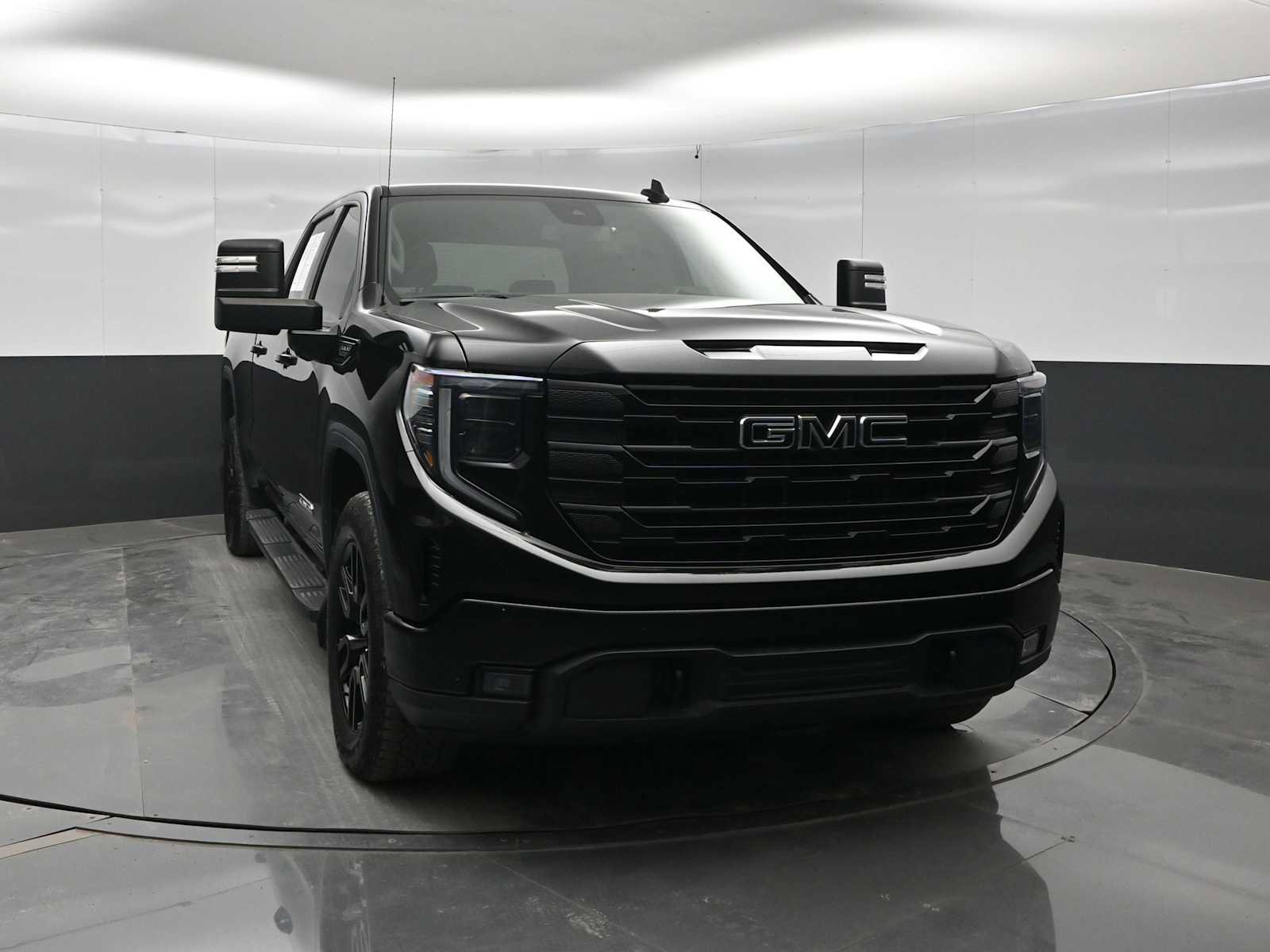 Used 2023 GMC Sierra 1500 Elevation AWD/4WD image 2