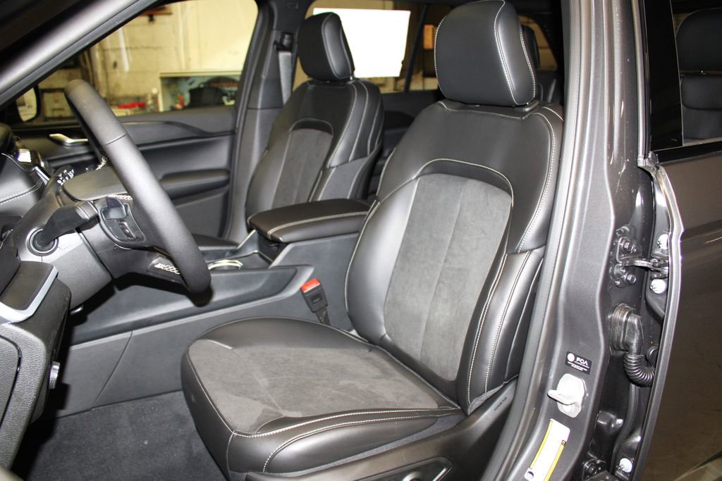 New 2025 Jeep Grand Cherokee Laredo image 26