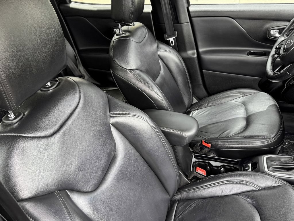 Used 2018 Jeep Renegade Altitude w/ UConnect 8.4 Nav Group AWD/4WD image 28