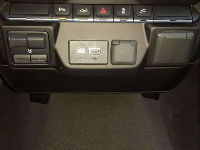 Used 2022 Chevrolet Silverado 2500 LT w/ Fleet Comfort Package AWD/4WD image 20
