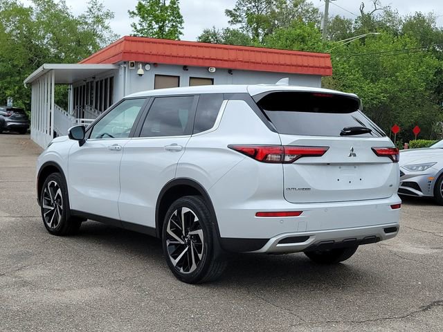 Used 2023 Mitsubishi Outlander SE FWD image 3