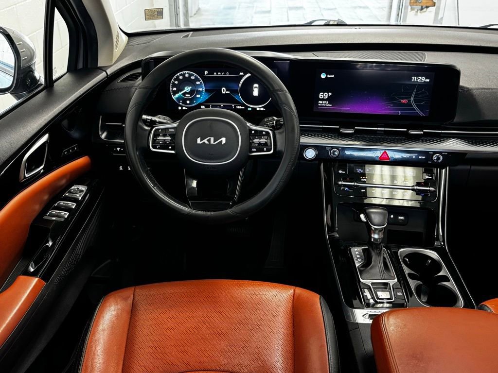 Used 2022 Kia Carnival SX Prestige image 12